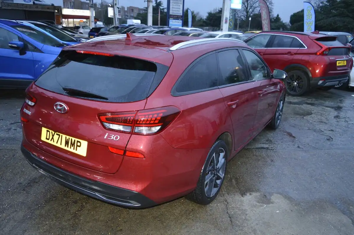 2021-hyundai-i30-10-t-gdi-premium-48v-tourer-dct-big-1