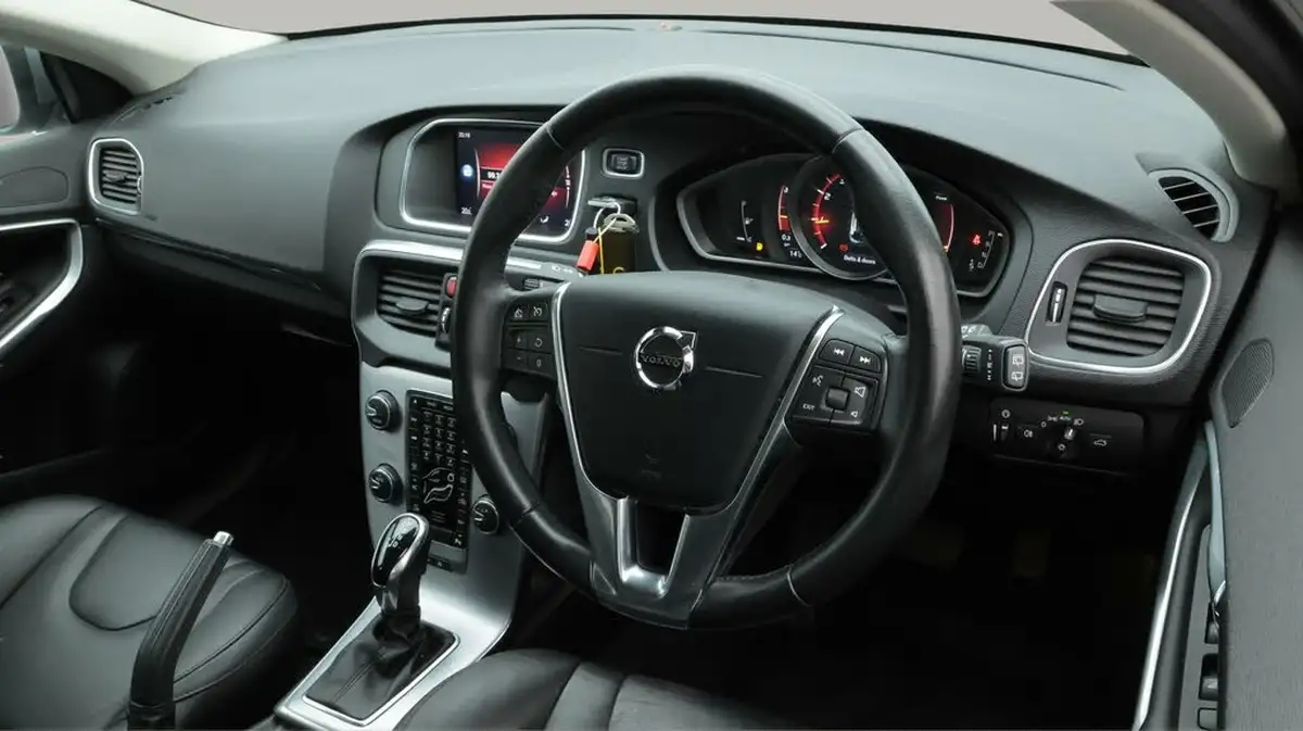 2018-volvo-v40-15-t3-inscription-big-9