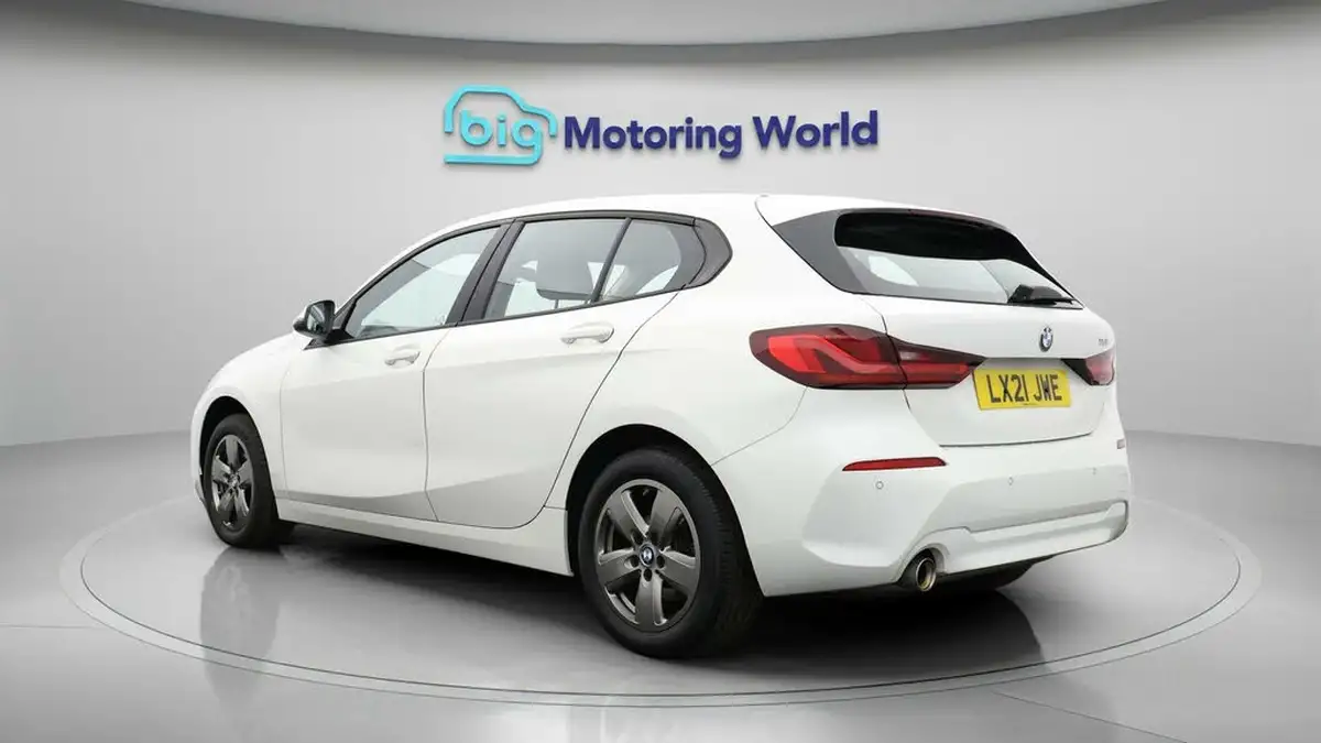 2021-bmw-1-series-15-118i-se-lcp-big-4