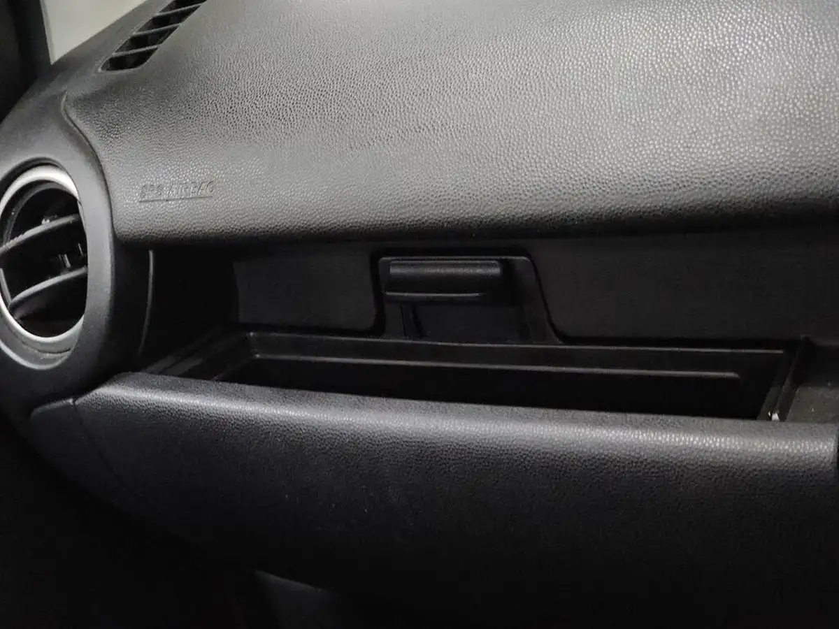 2013-mazda-mazda2-13-ts-air-con-big-73