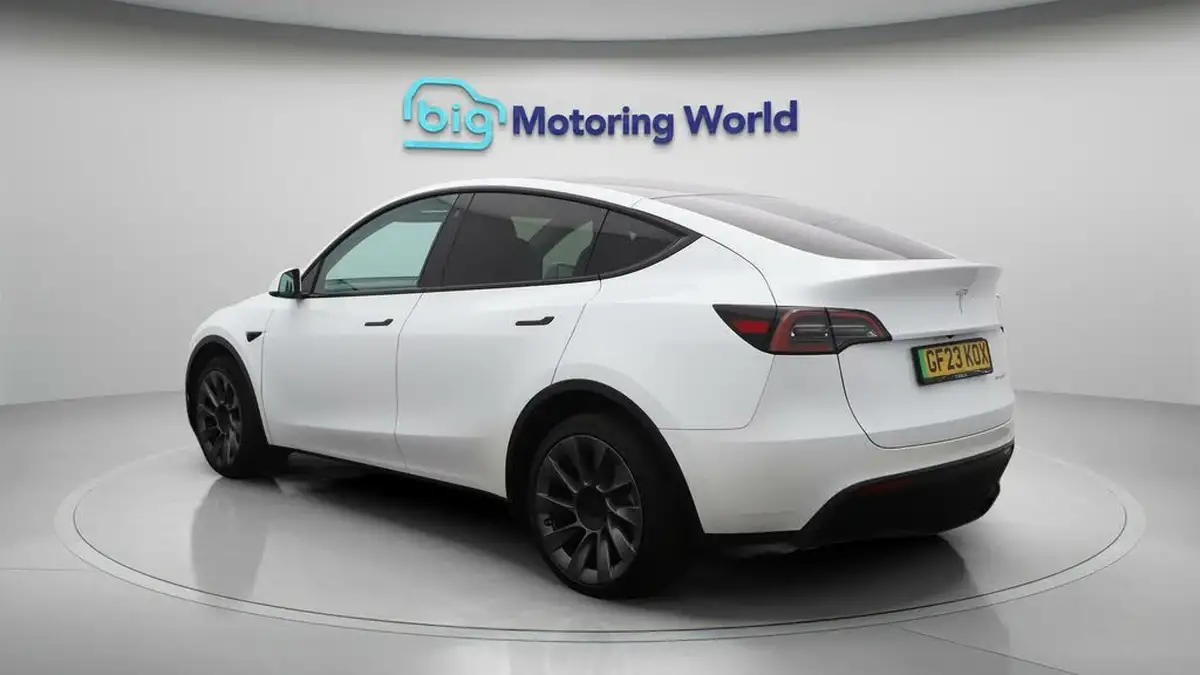 2023-tesla-model-y-e-long-range-big-5