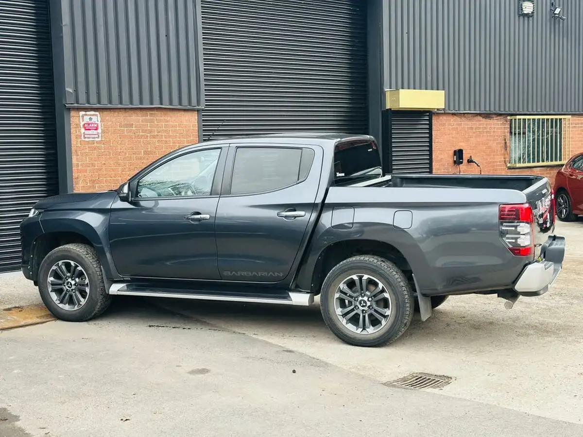 2020-mitsubishi-l200-22di-d-barbarian-auto-big-17