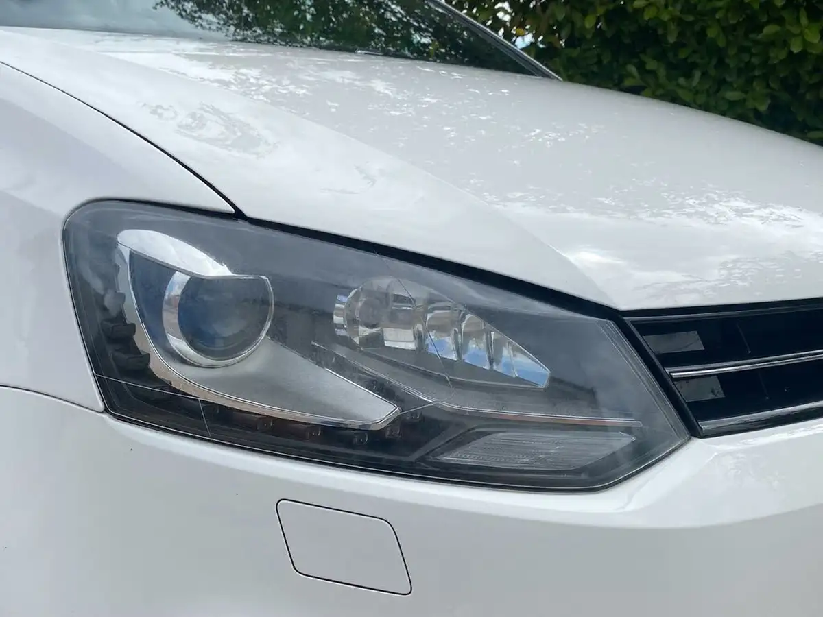 2013-volkswagen-polo-14-bluegt-3d-big-47
