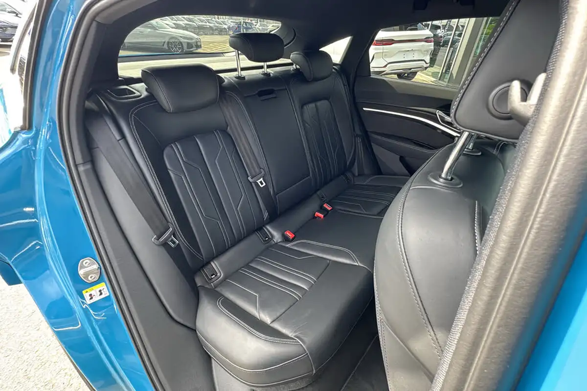 2021-audi-e-tron-55e-s-line-sportback-big-11