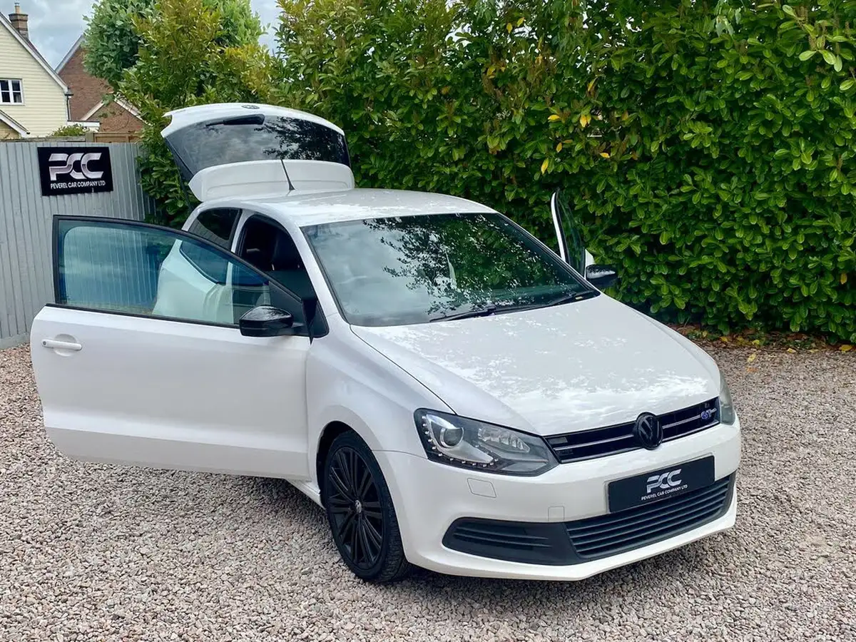 2013-volkswagen-polo-14-bluegt-3d-big-23