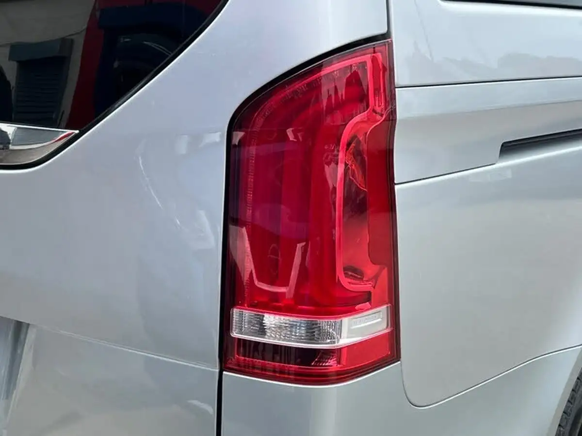 2018-mercedes-benz-v-class-21d-v220d-sport-big-24