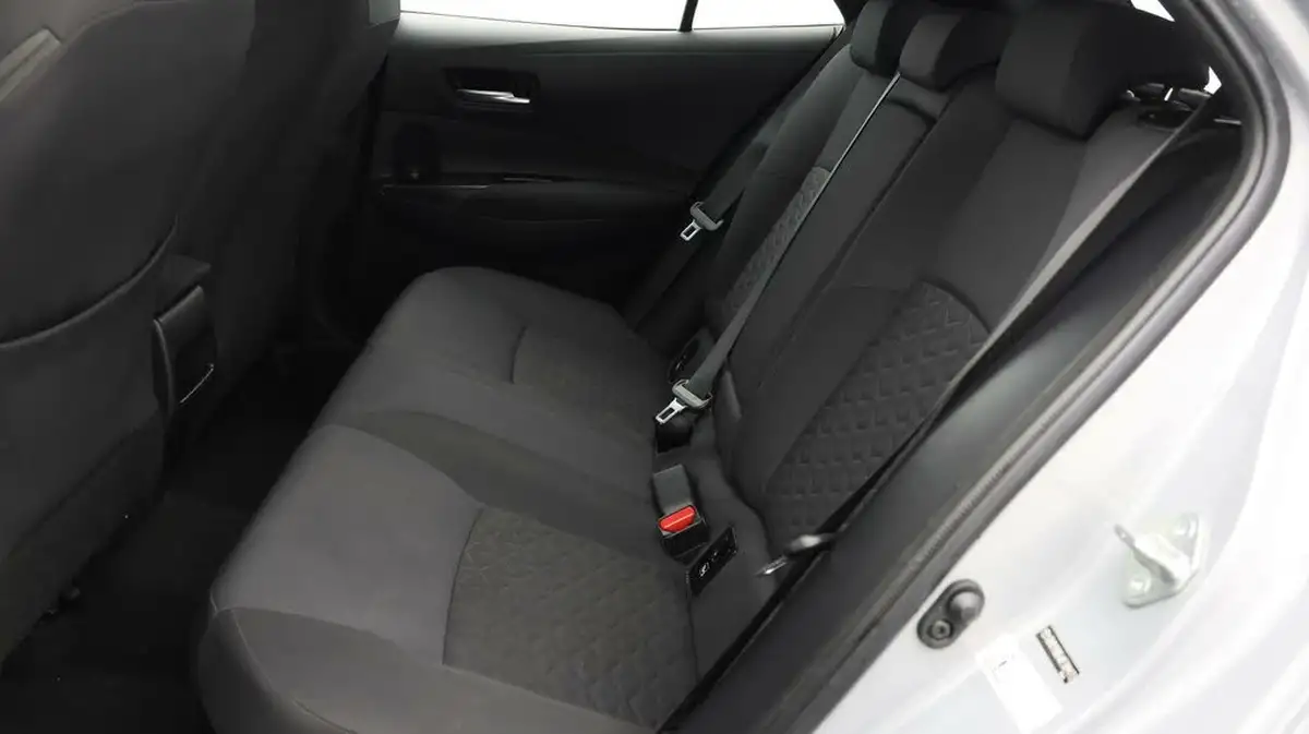 2022-toyota-corolla-18-vvt-i-icon-120bhp-trk-hatchback-5d-big-15