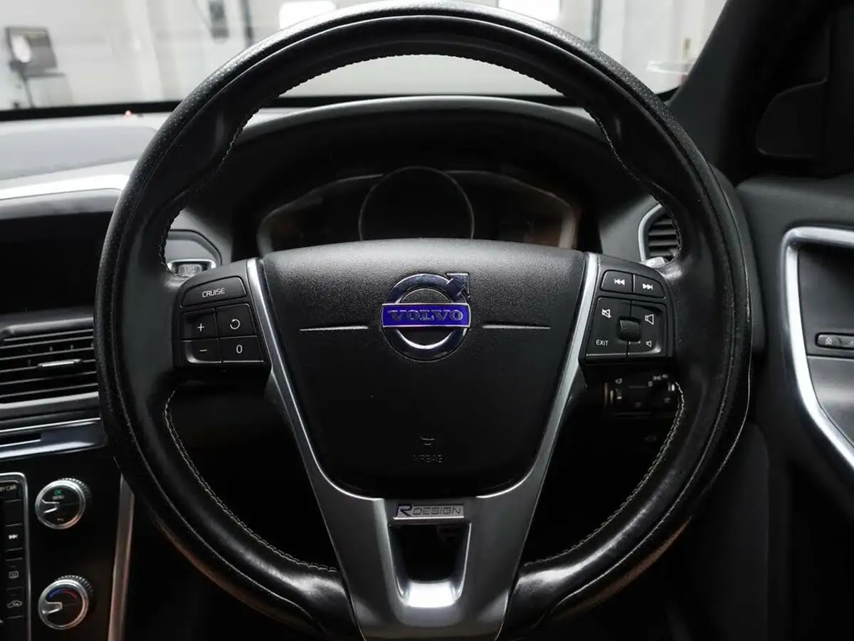 2014-volvo-xc60-20td-d4-r-design-181bhp-ss-1969cc-big-19
