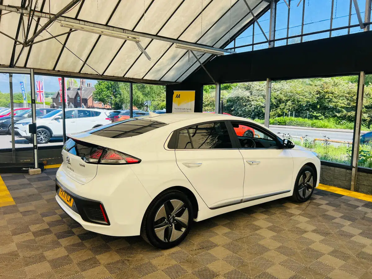 2021-hyundai-ioniq-16-gdi-premium-se-hybrid-big-3