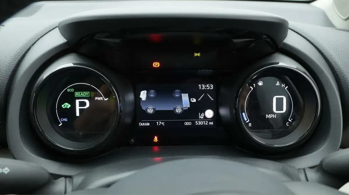 2022-toyota-yaris-15-vvt-i-excel-big-10
