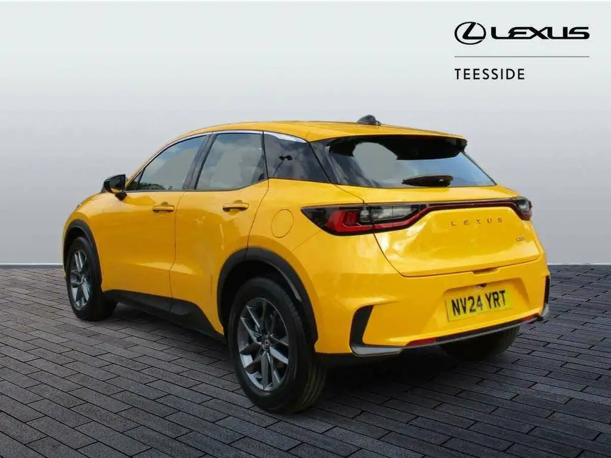 2024-lexus-lbx-15-premium-big-6