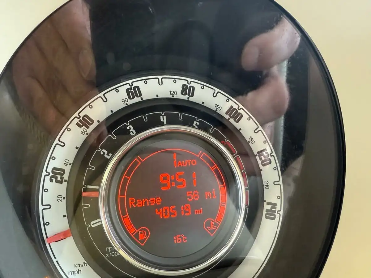 2013-fiat-500c-12-lounge-dualogic-big-20