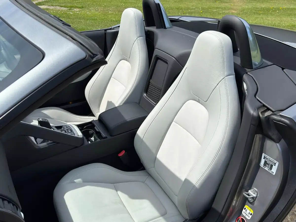 2013-jaguar-f-type-30-big-21