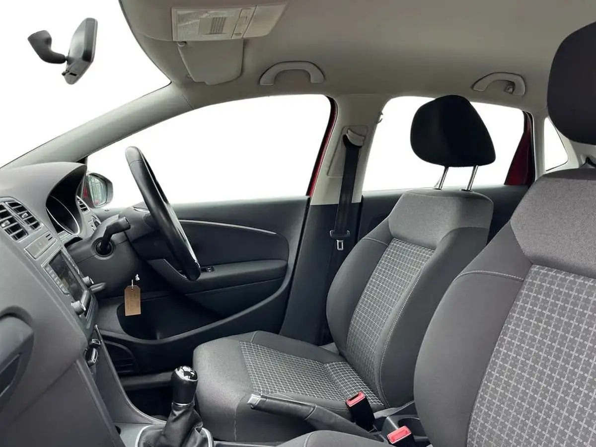 2015-volkswagen-polo-12-tsi-se-5d-big-8