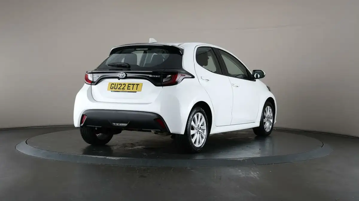 2022-toyota-yaris-15-vvt-i-icon-big-59