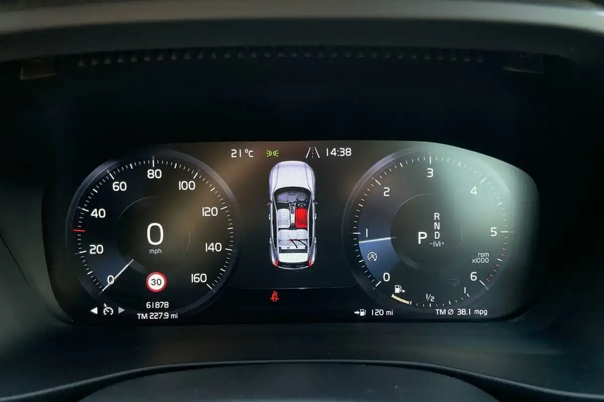 2019-volvo-xc40-20td-d3-r-design-awd-geartronic-big-42