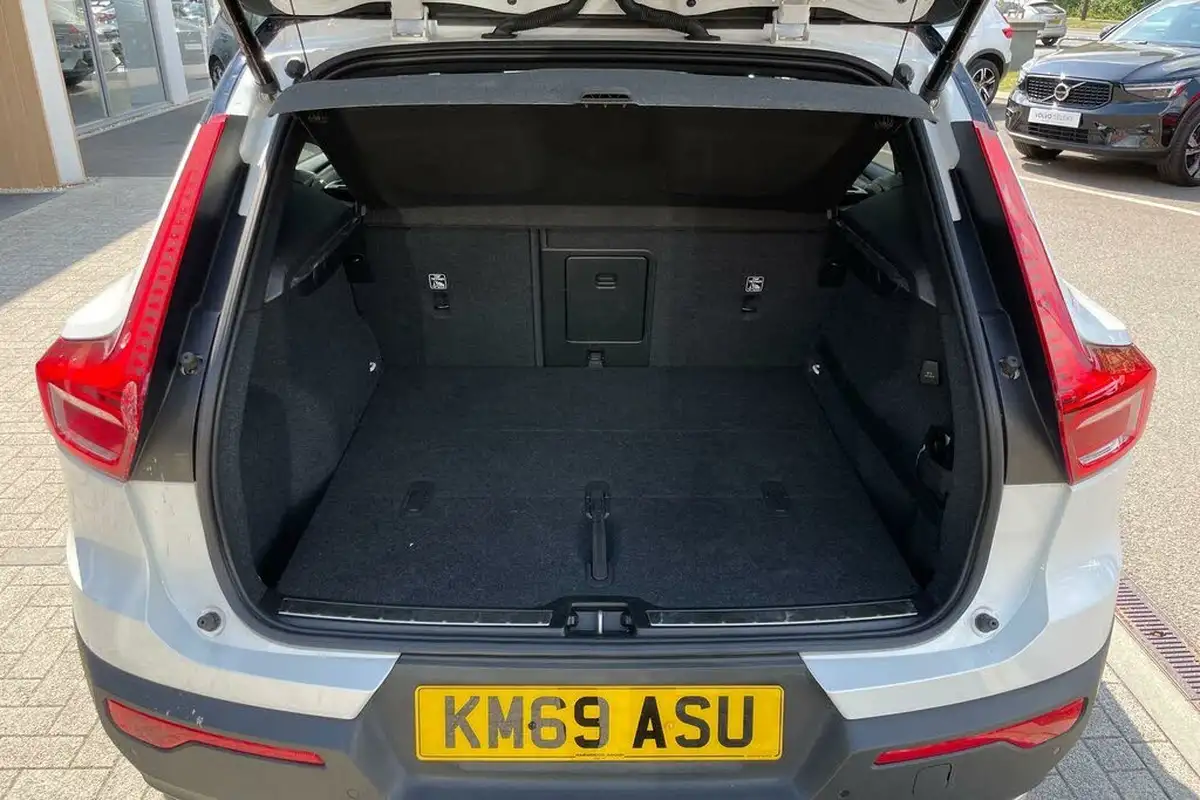 2019-volvo-xc40-20td-d3-r-design-awd-geartronic-big-18