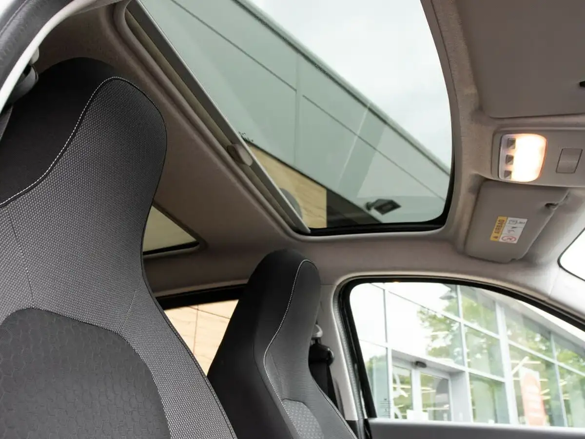 2021-smart-forfour-eq-premium-big-28