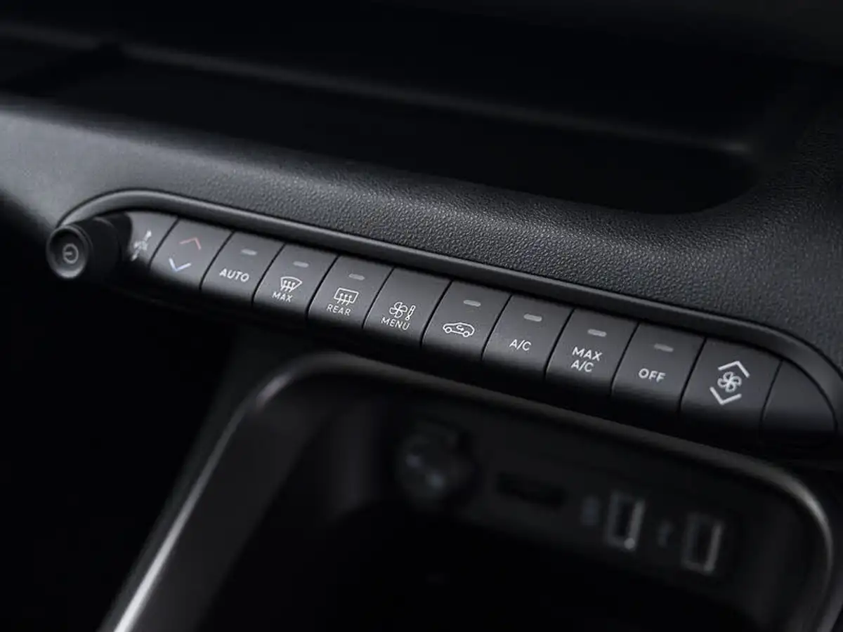 2025-jeep-avenger-12-gse-summit-big-16