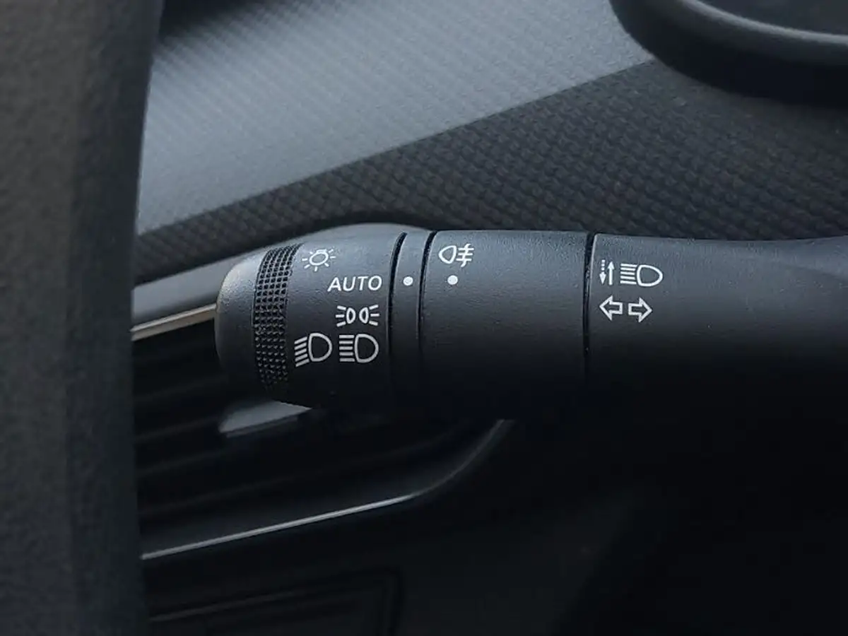 2021-dacia-sandero-10-sce-essential-big-16