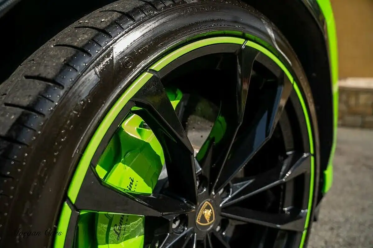 2021-lamborghini-urus-40-no-trim-big-6