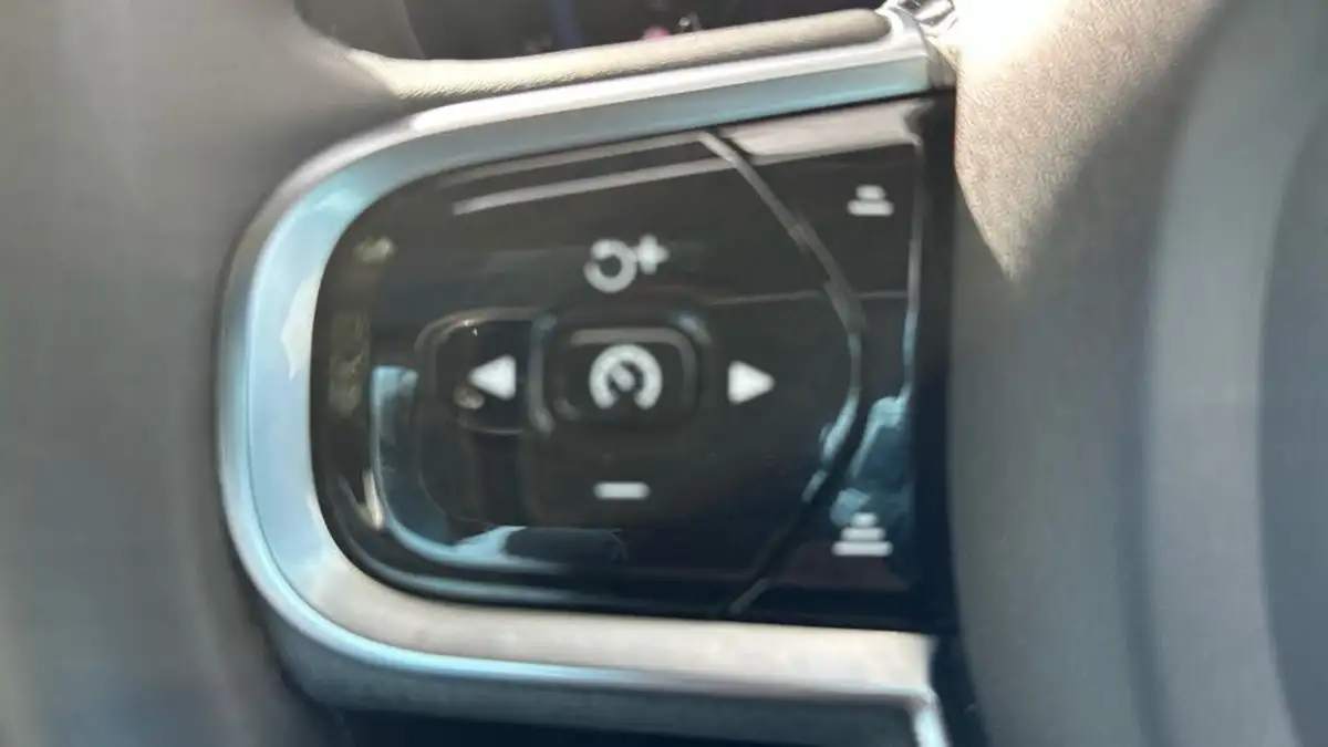 2024-volvo-xc60-20-b5-plus-big-17
