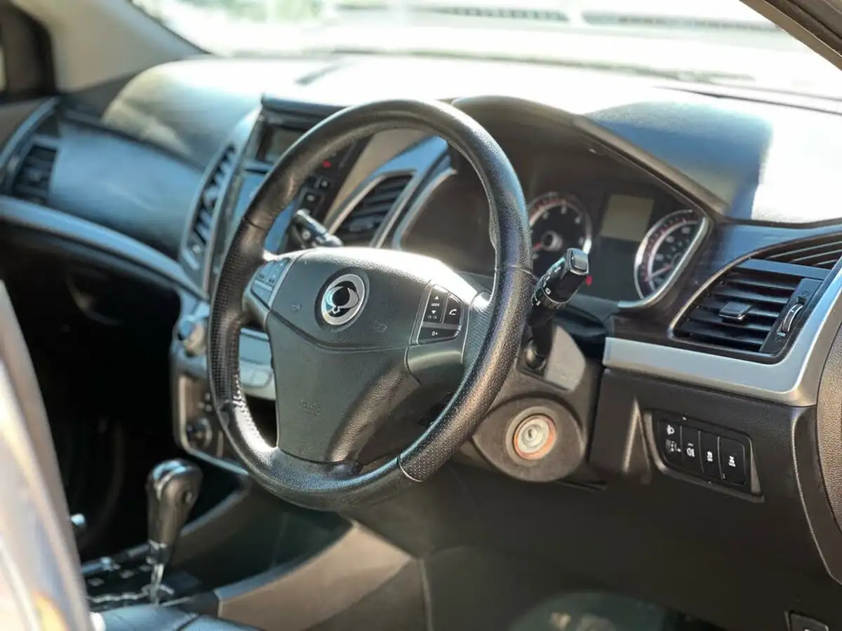 2015-kgm-ssangyong-korando-20td-elx4-175ps-auto-big-8