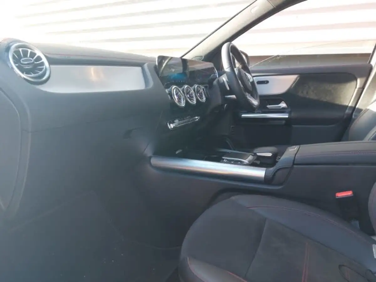 2021-mercedes-benz-eqa-e-eqa-350-amg-line-big-4