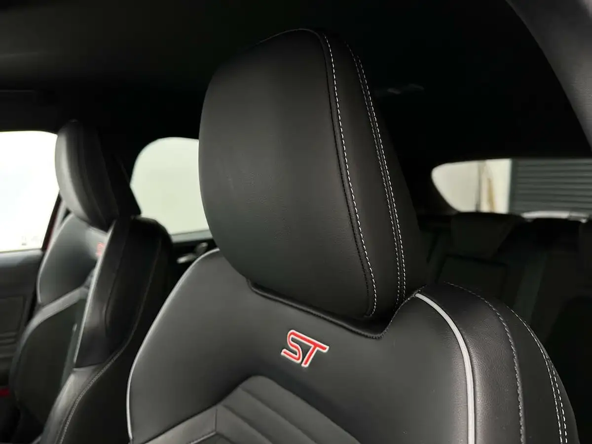 2020-ford-focus-20-st-hatchback-big-37