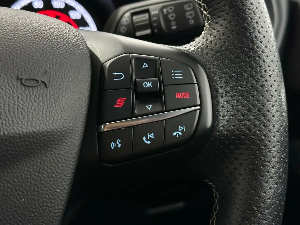 2020-ford-focus-20-st-hatchback-big-13