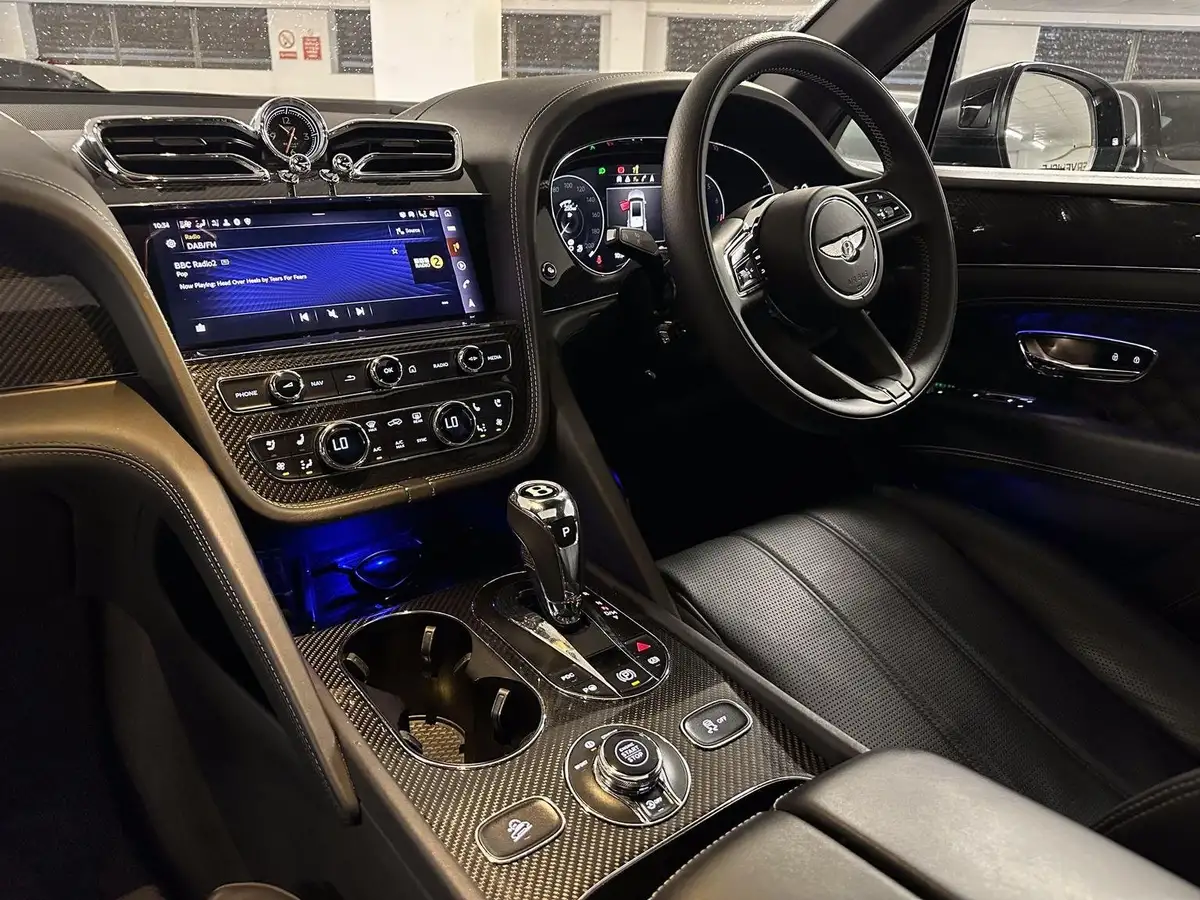 2022-bentley-bentayga-40-v8-big-34