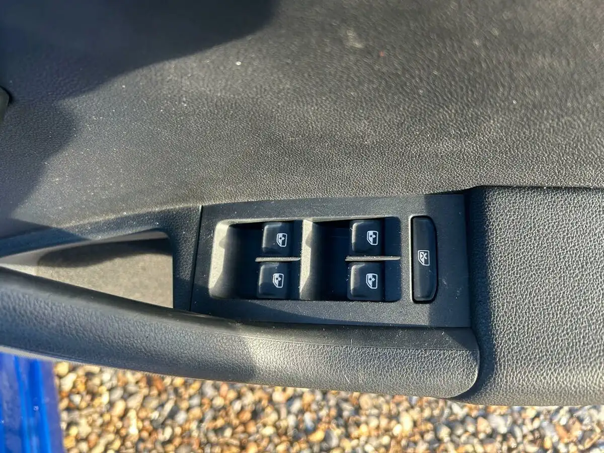 2014-skoda-octavia-20tdi-vrs-estate-dsg-big-59