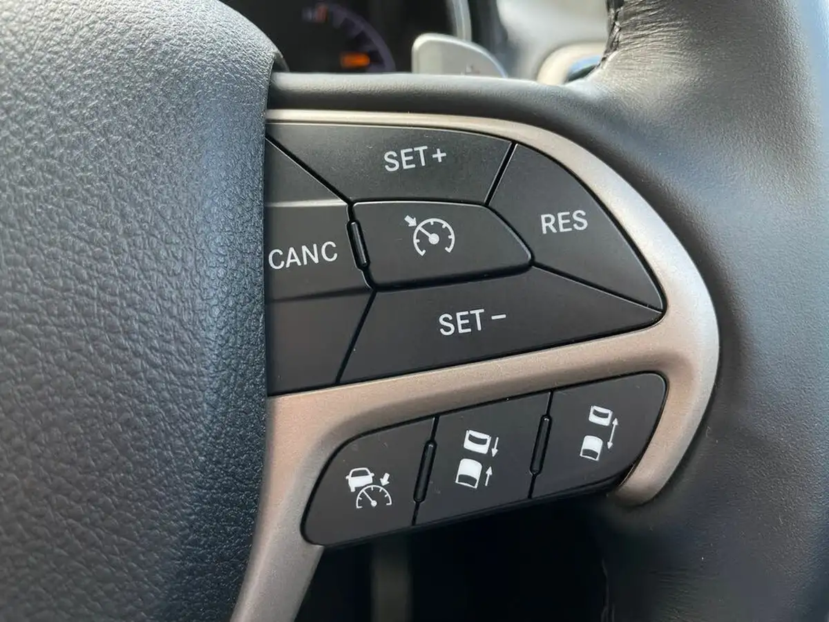 2017-jeep-grand-cherokee-30crd-summit-big-16