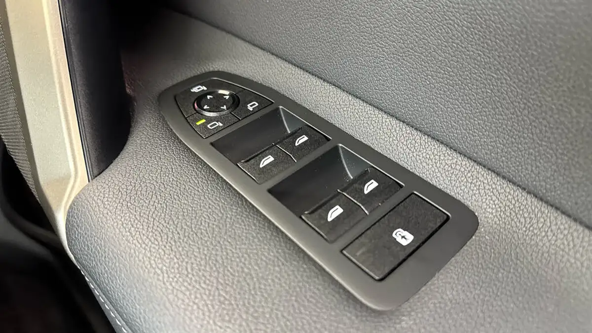 2022-bmw-ix-e-xdrive-40-m-sport-edition-big-21