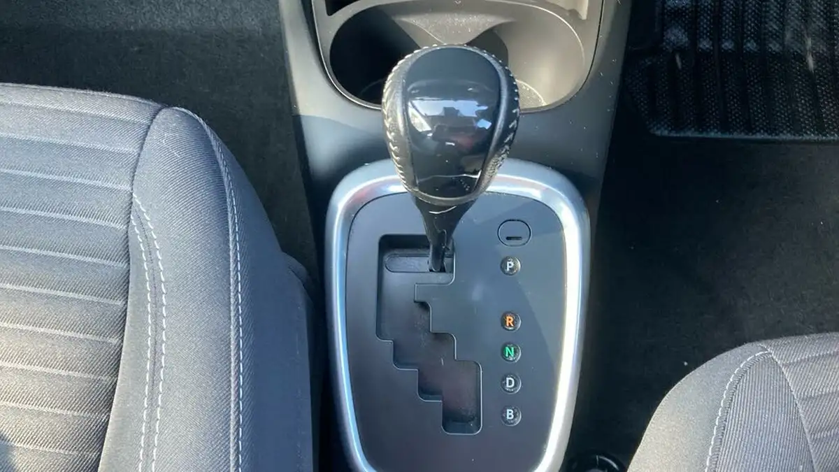 2020-toyota-yaris-15-vvt-i-icon-98bhp-hybrid-1497cc-e-cvt-big-24