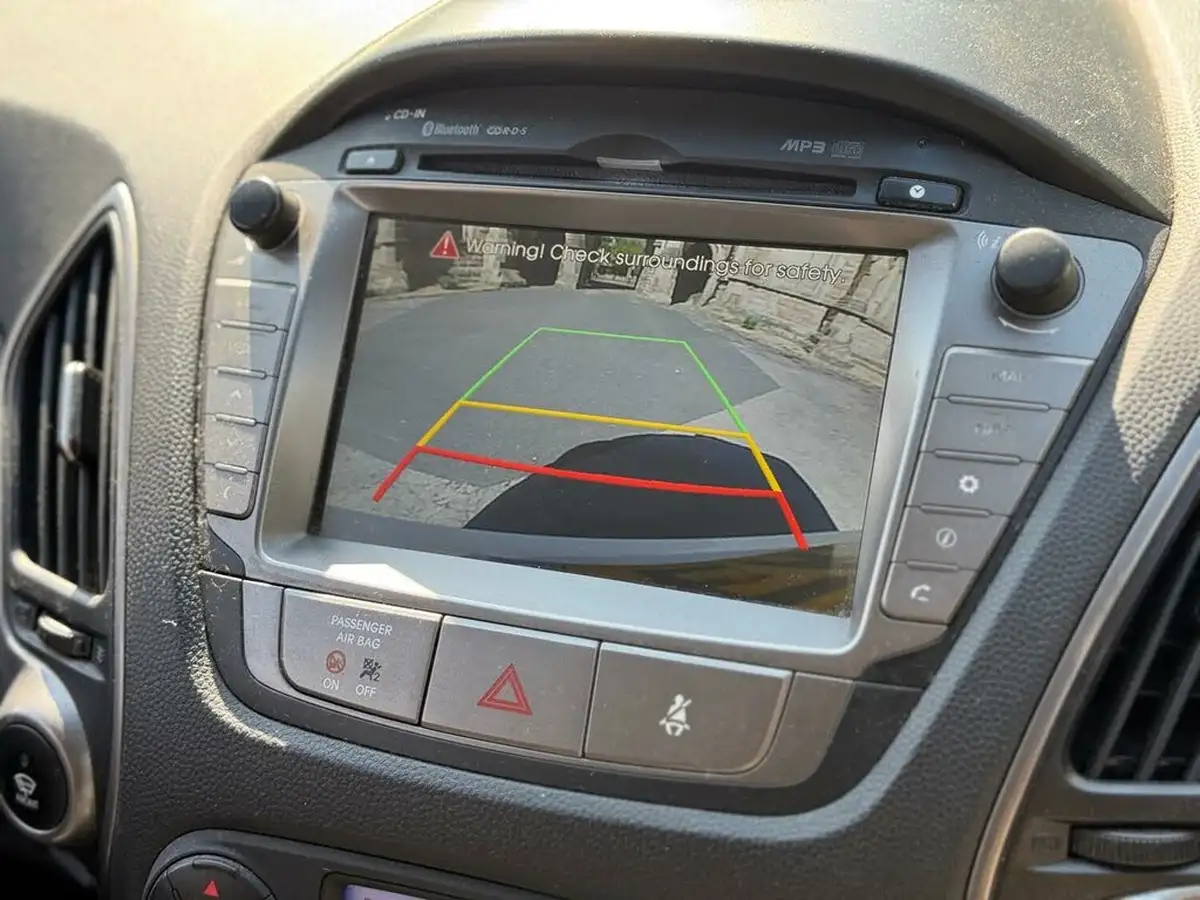 2014-hyundai-ix35-17td-se-nav-big-16