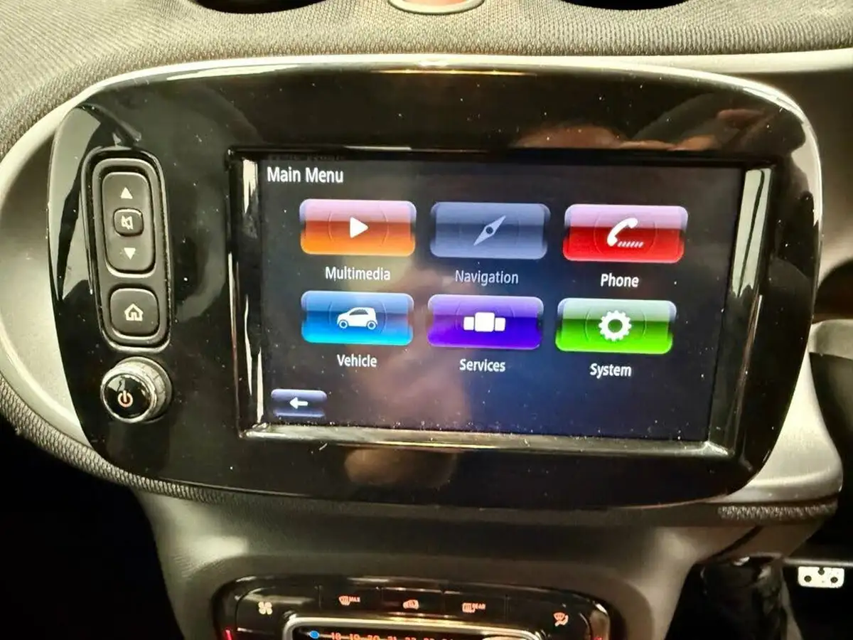2016-smart-fortwo-09-edition-black-twinamic-big-14