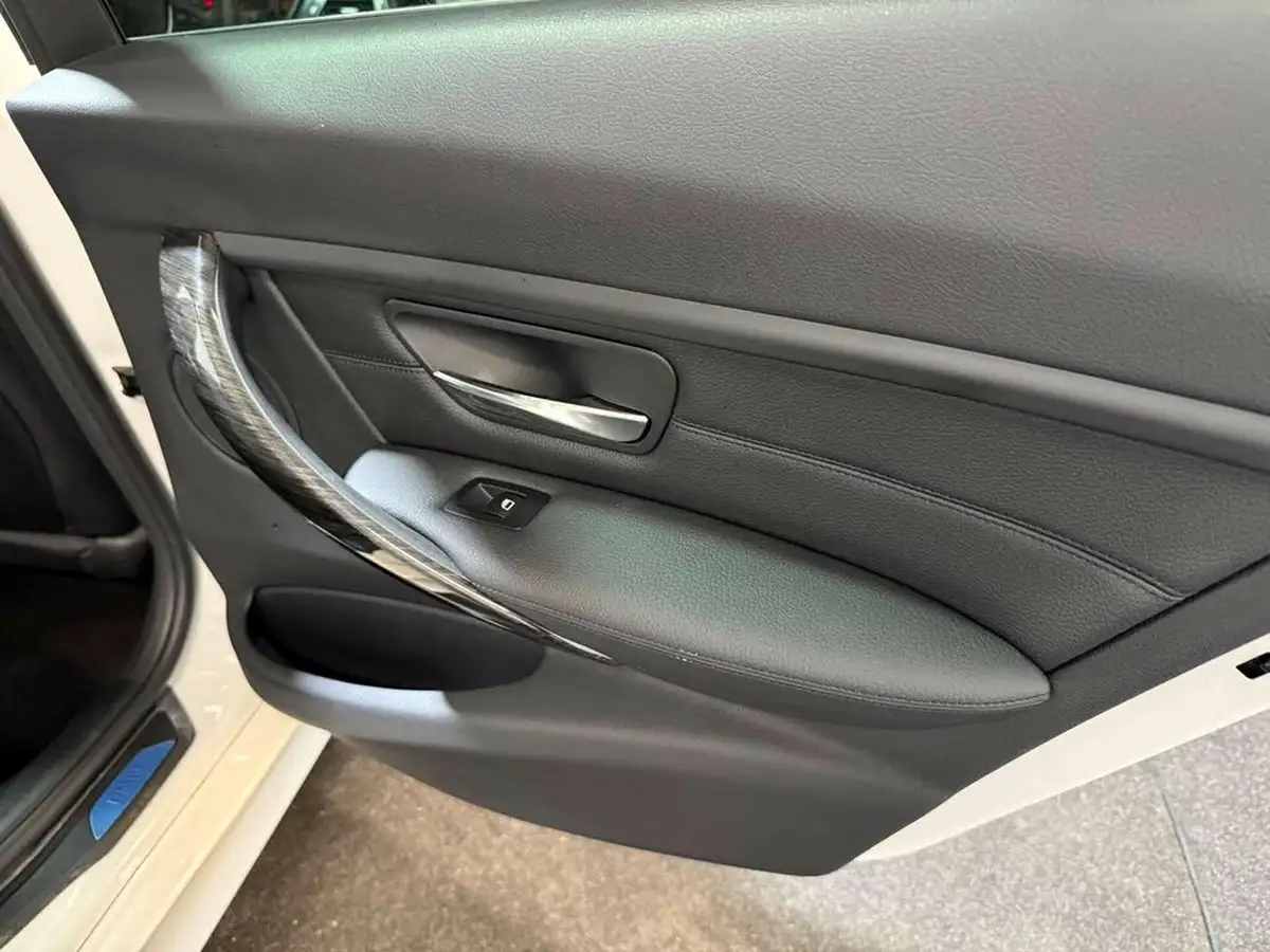 2015-bmw-3-series-20-328i-luxury-touring-5d-auto-big-37