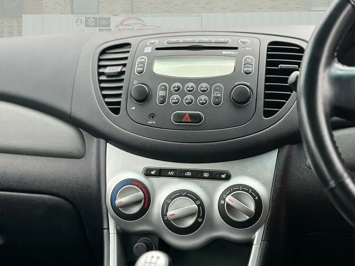 2010-hyundai-i10-12-style-big-30
