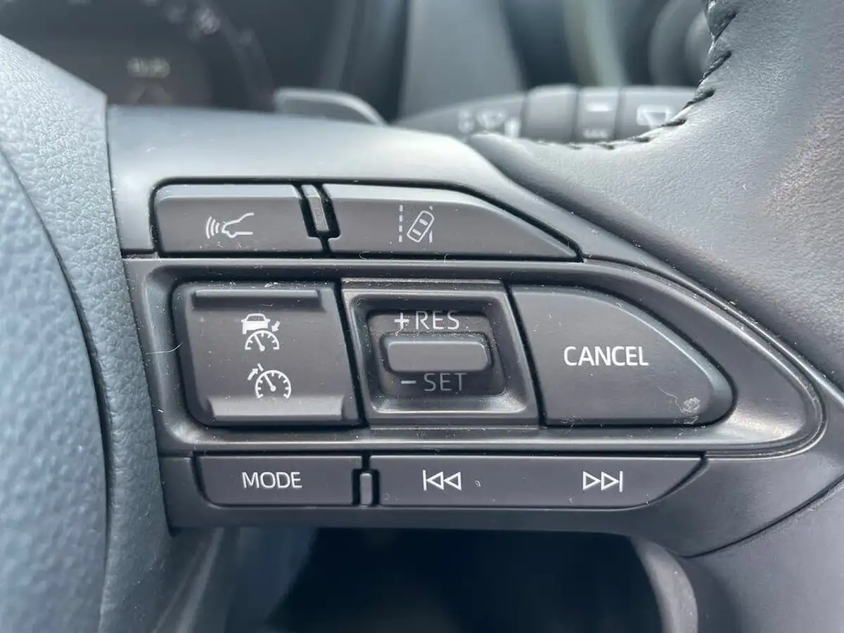 2022-toyota-aygo-x-10-vvt-i-limited-edition-cvt-big-22