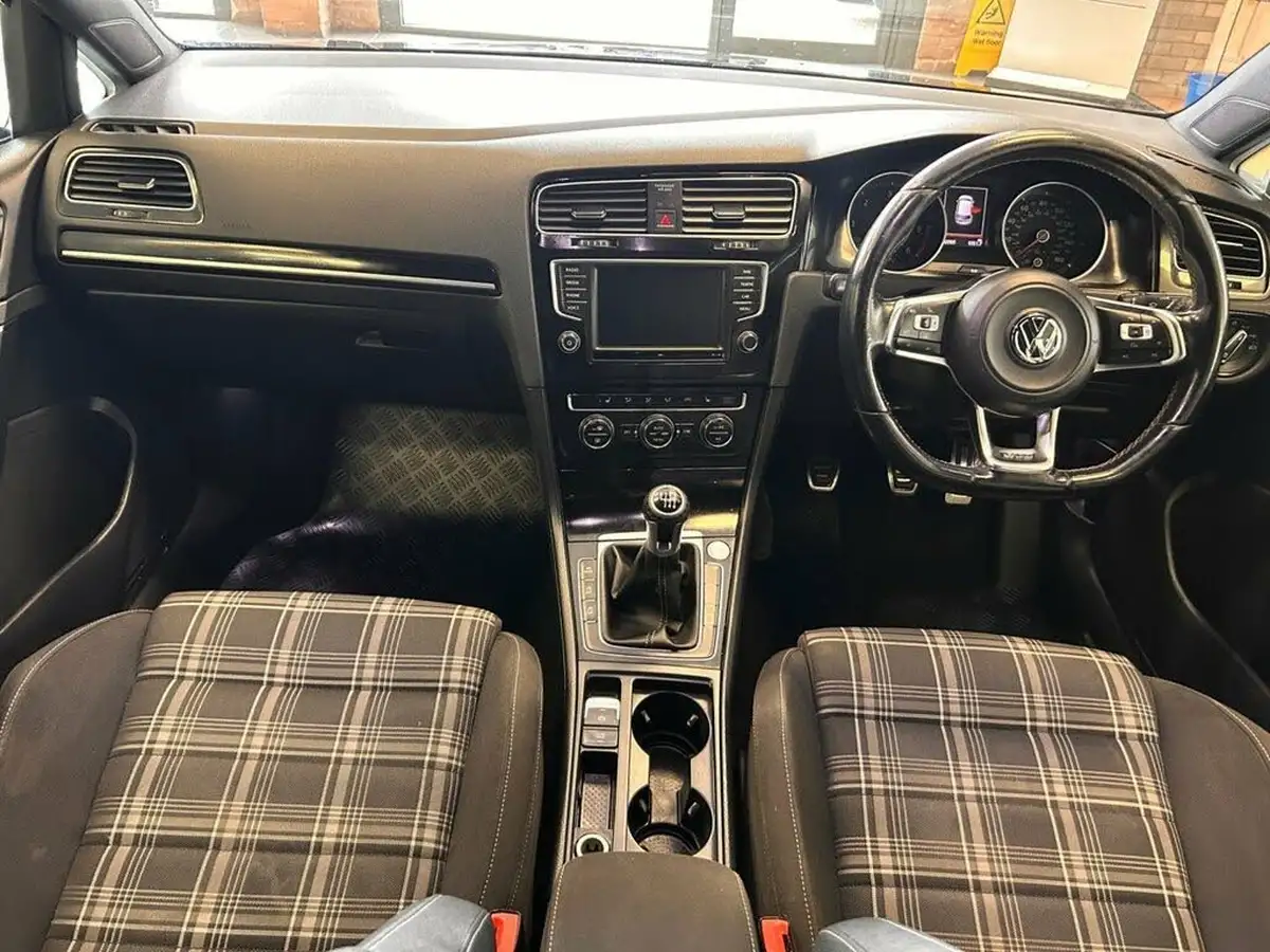 2016-volkswagen-golf-20tdi-gtd-bmt-hatchback-5d-big-19