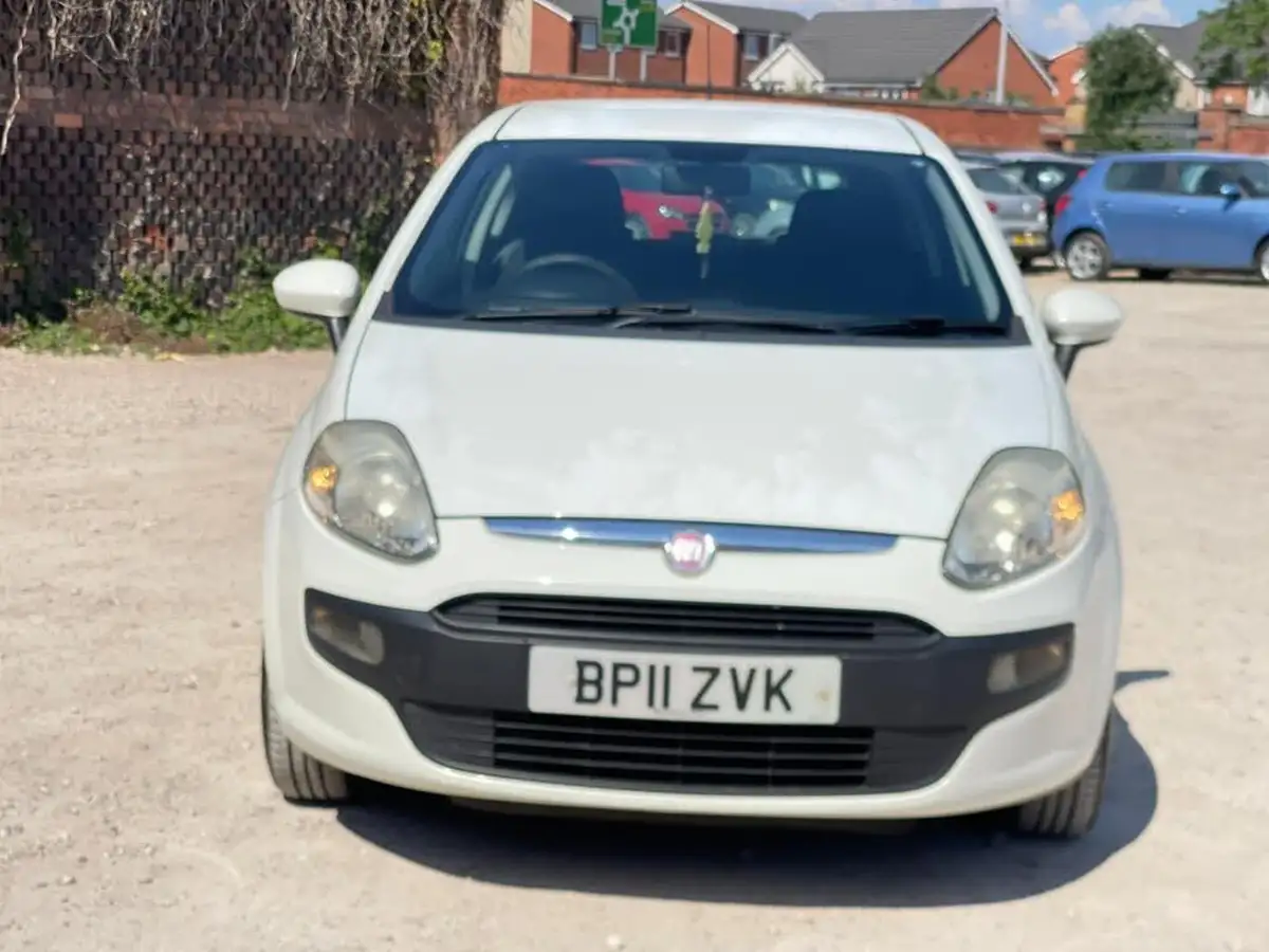 2011-fiat-punto-evo-12-active-3d-big-6