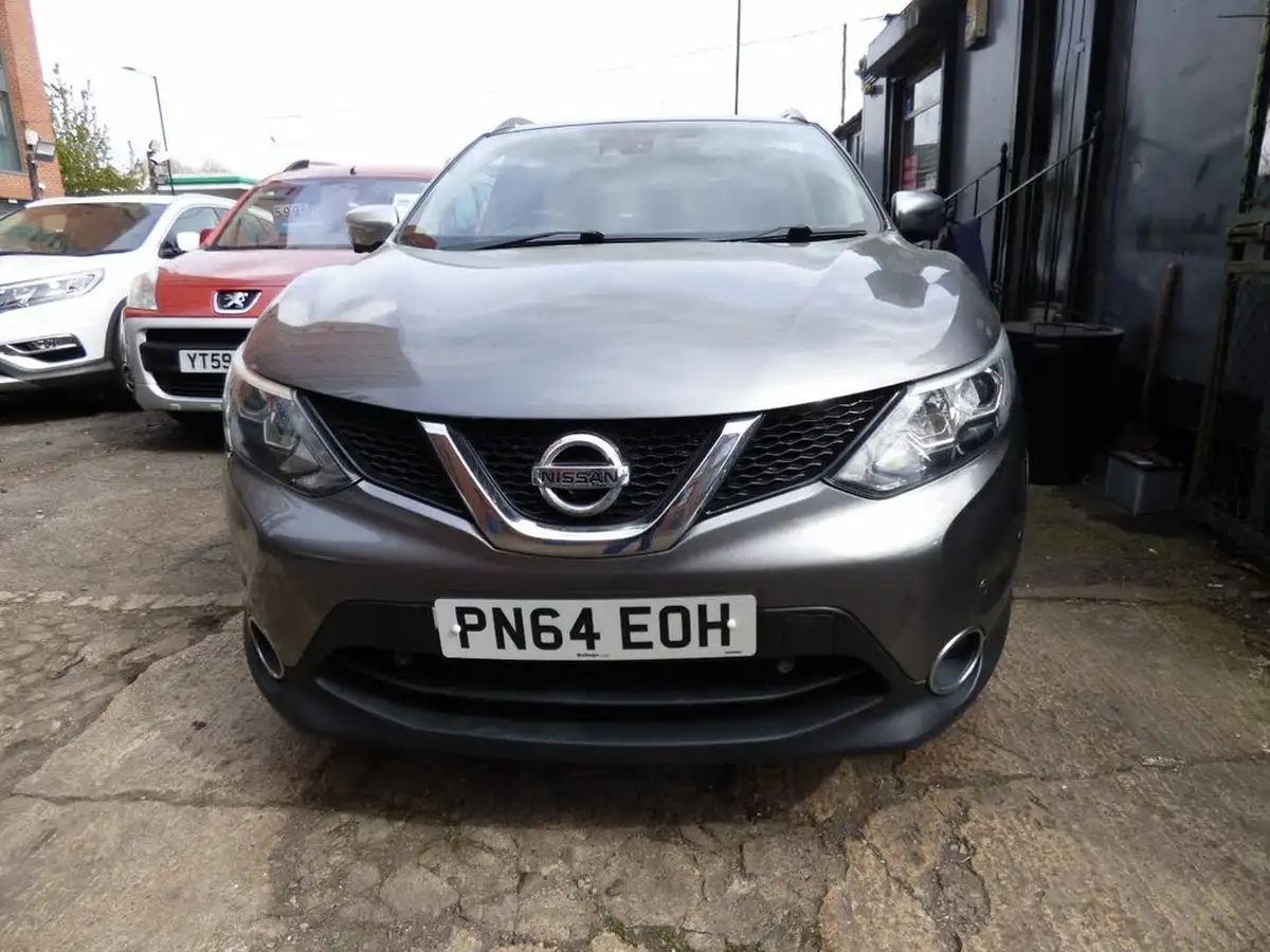 2014-nissan-qashqai-12-tekna-big-0