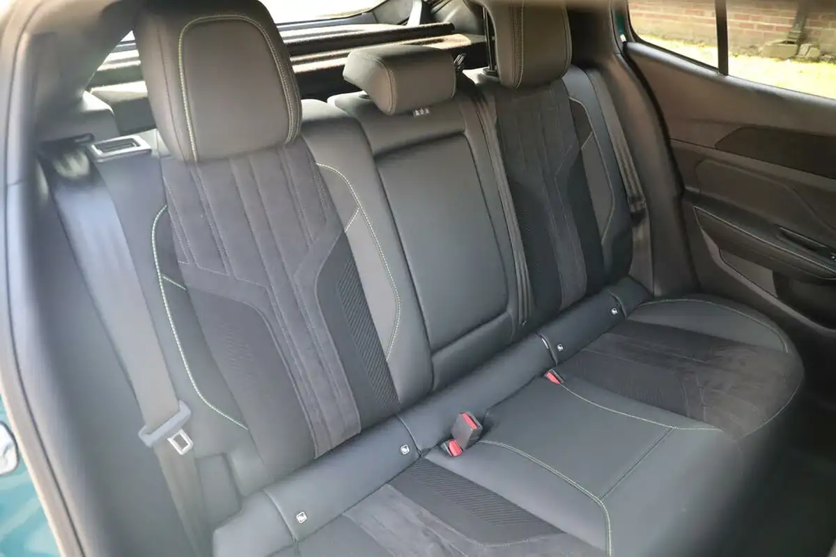 2023-peugeot-408-16-puretech-gt-225ps-big-37