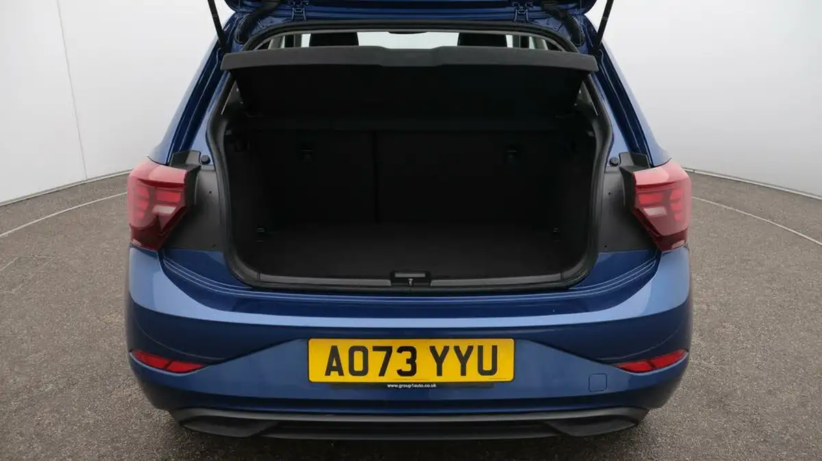 2023-volkswagen-polo-10-life-big-17