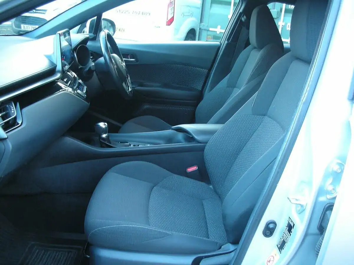 2018-toyota-c-hr-18-vvt-i-icon-big-14