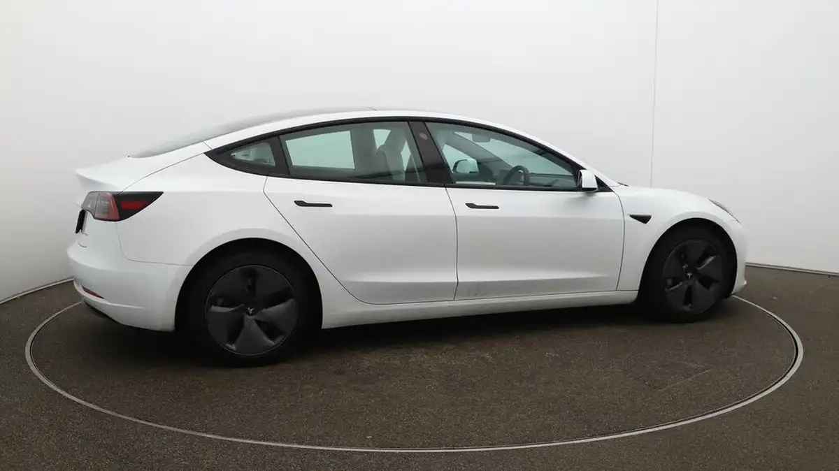 2022-tesla-model-3-e-long-range-big-50