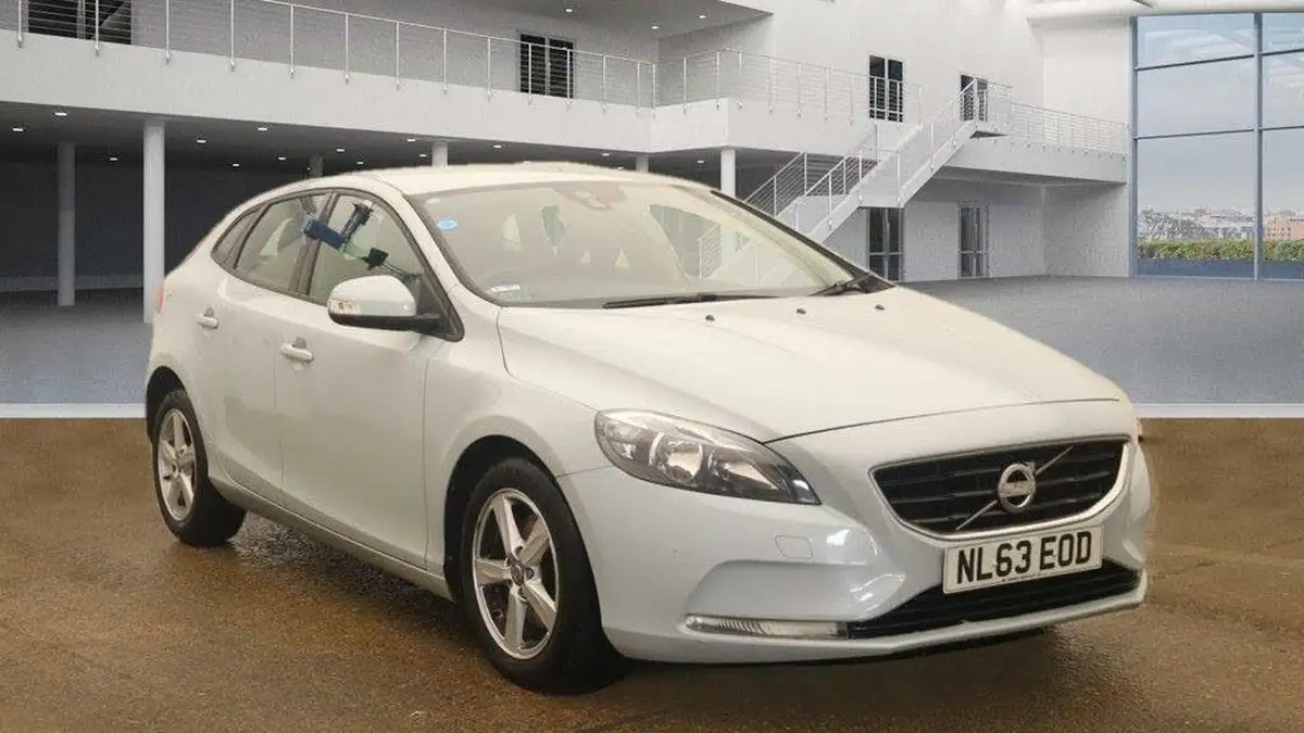 2013-volvo-v40-16td-d2-es-ss-powershift-big-0