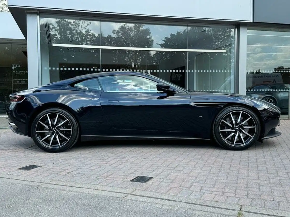 2017-aston-martin-db11-52-v12-big-31