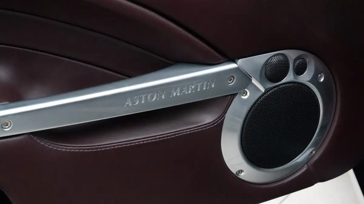 2007-aston-martin-vanquish-59-big-13